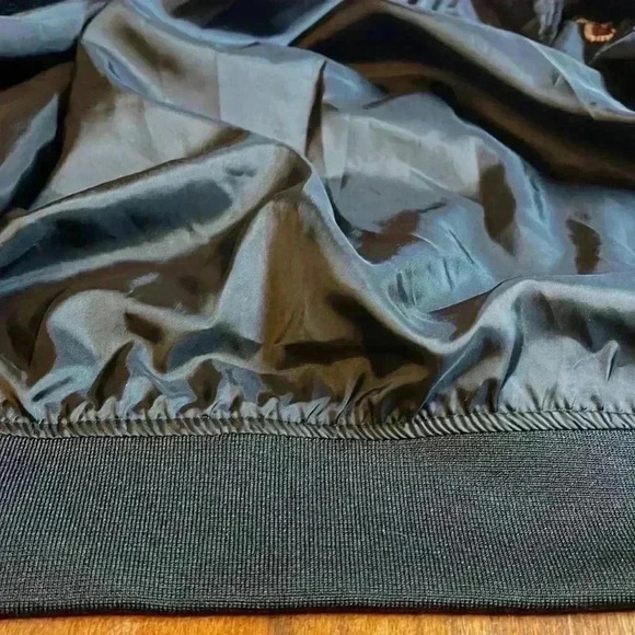 Anna, a new approach women’s extra large velvet like zip up jacket. - Picture 11 of 12